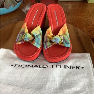 NIB DONALD PLINER WOMENS WEDGES ORANGE WITH MULTICOLOR UPPER BUCKLE SZ 8